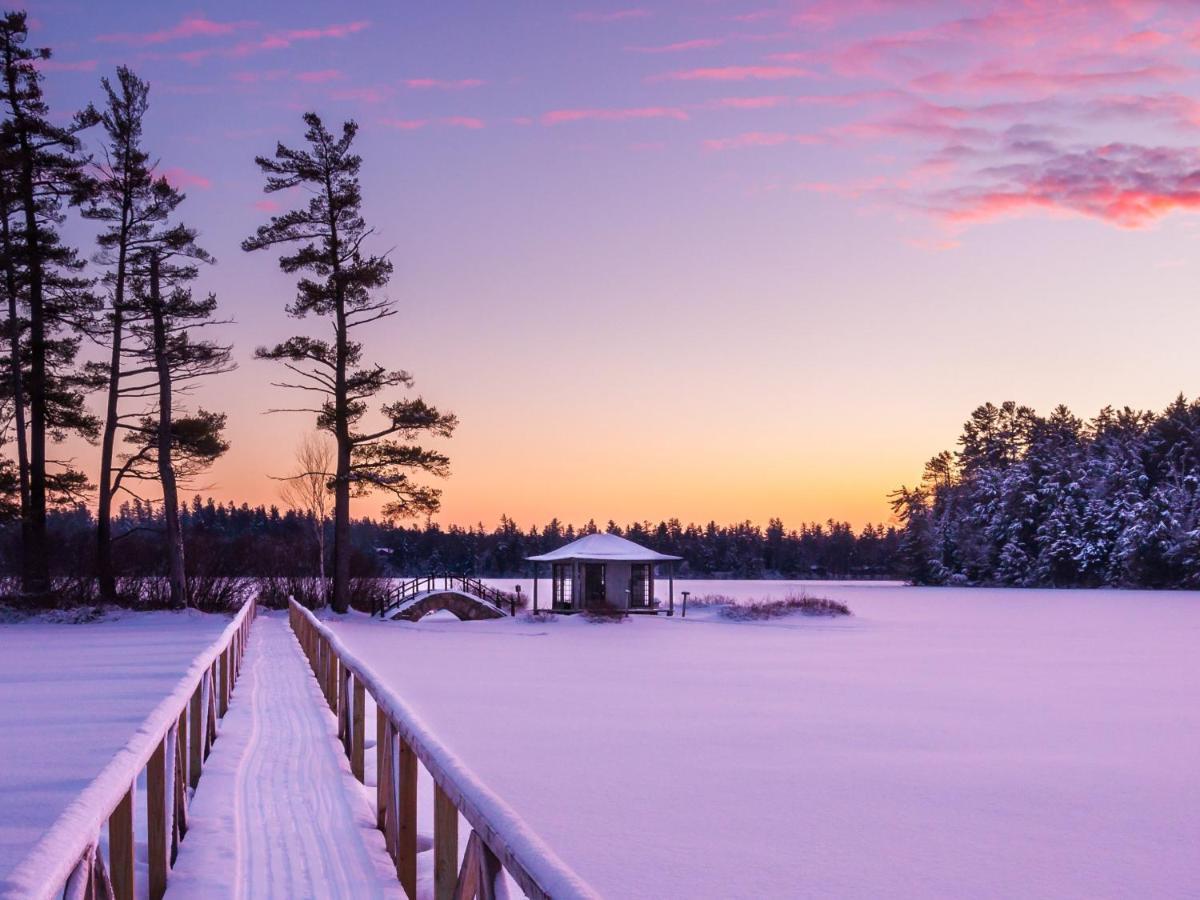 Отель White Pine Camp Paul Smiths Экстерьер фото